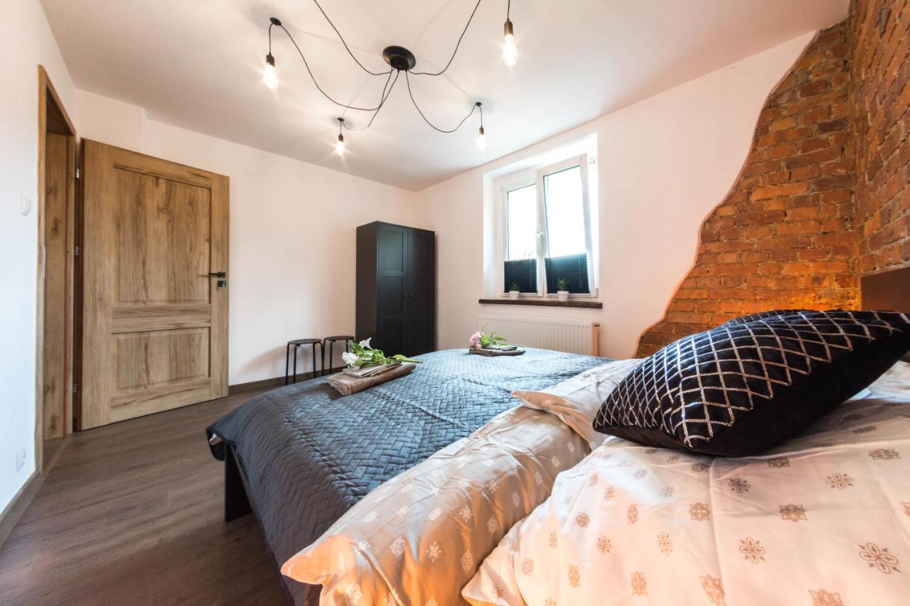 Apartament Wita Stwosza Еленя-Гура Экстерьер фото