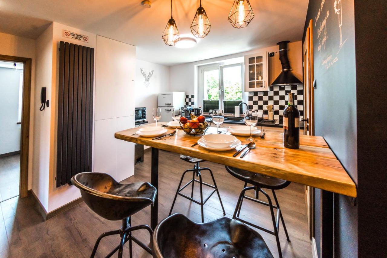 Apartament Wita Stwosza Еленя-Гура Экстерьер фото