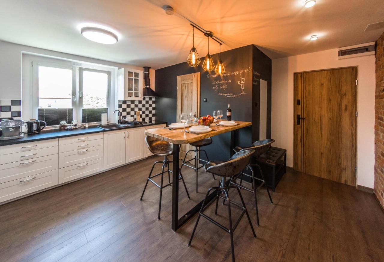 Apartament Wita Stwosza Еленя-Гура Экстерьер фото