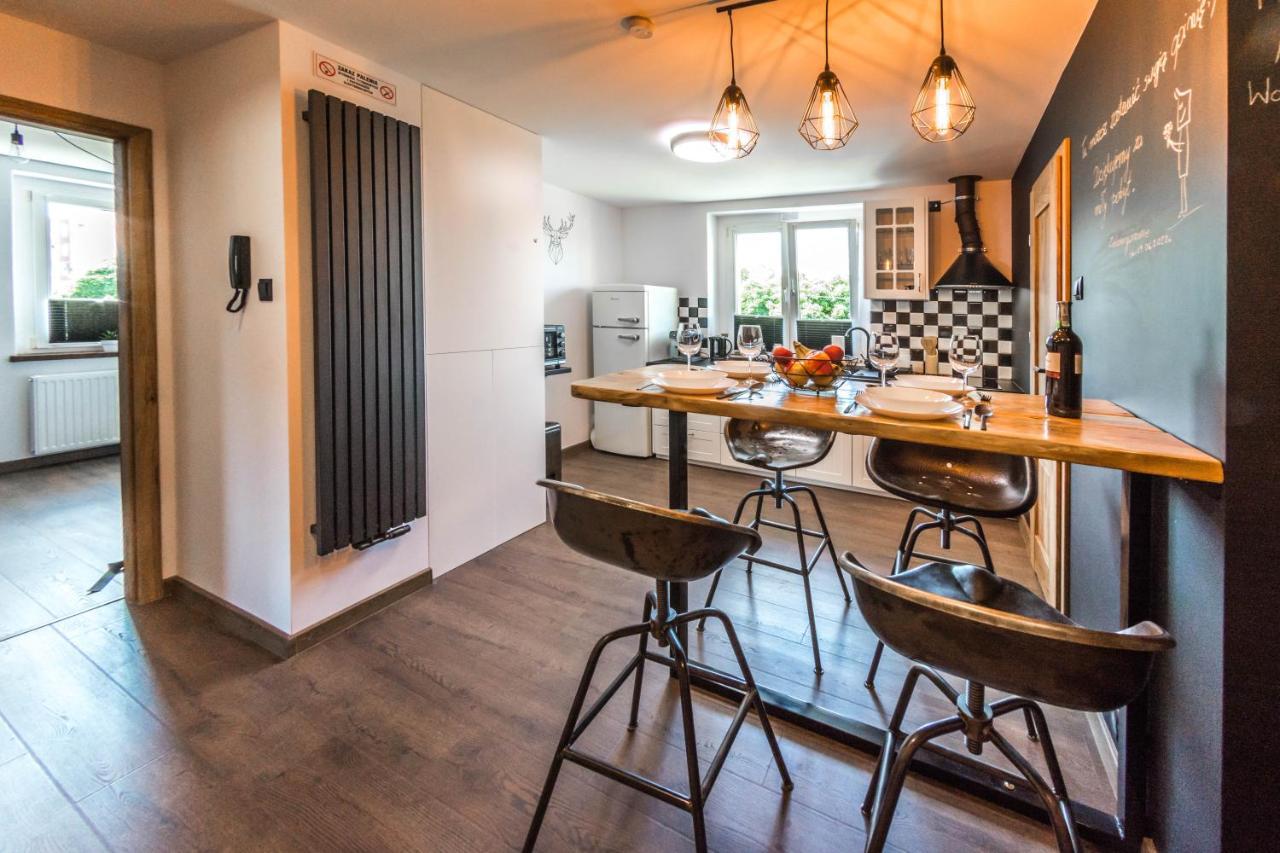 Apartament Wita Stwosza Еленя-Гура Экстерьер фото